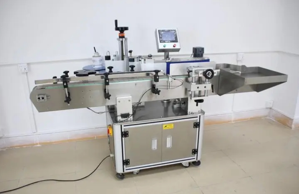 貼標機：高效精準的圓瓶自動貼標裝置